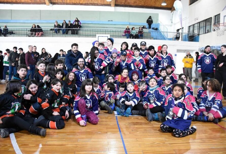 La Municipalidad de Ushuaia acompañó la Copa Fin del Mundo de Hockey Sobre Hielo