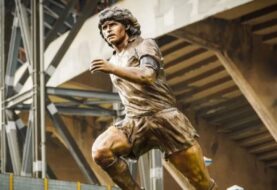 Sacaron la estatua de Maradona en Napoli