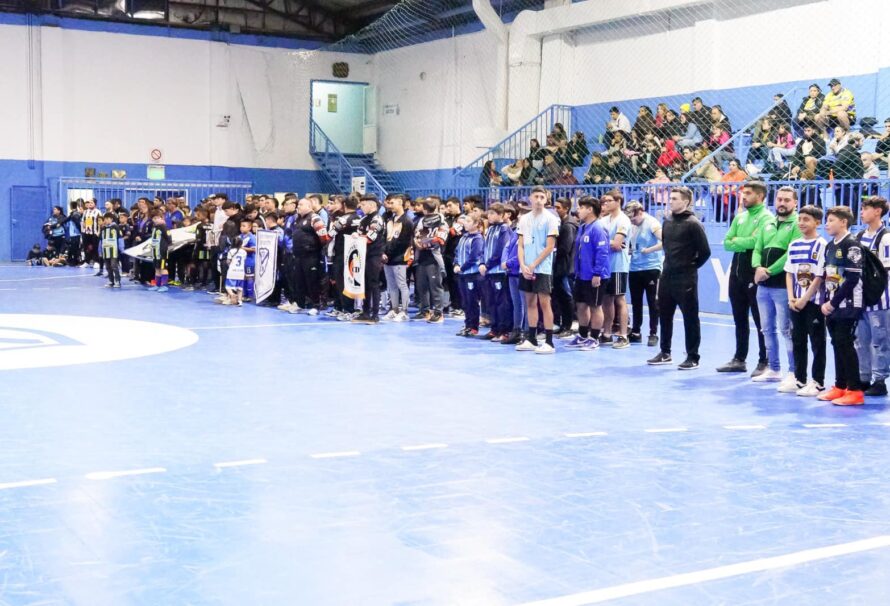Homenaje a Luz Andrade en el acto inaugural del torneo Apertura del Futsal