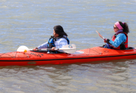 63 mujeres experimentaron una jornada de paseo  en kayak