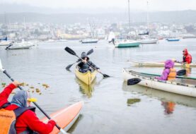Niños y niñas de Ushuaia disfrutaron de las actividades de kayak y palestra en las colonias municipales de verano